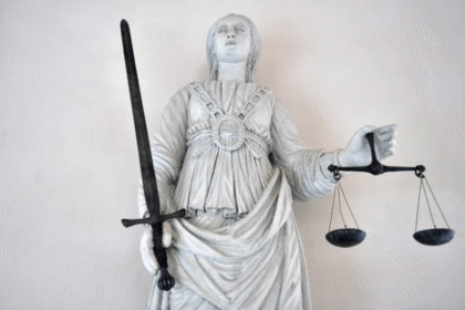 Fost executor judecătoresc, condamnat la 10 ani de închisoare. Ce acuzații i s-au adus
