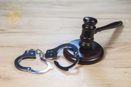 Un bărbat din Cimișlia, condamnat la 21 de ani de închisoare după ce și-a ucis tatăl cu toporul