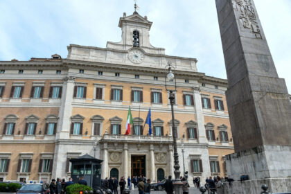 Hackerii au atacat Parlamentul Italiei și au spart e-mailul lui Meloni