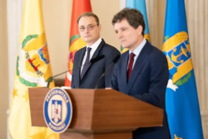Nicușor Dan și Luca Niculescu, după tentativa de sabotaj de la Carfil: Rusia folosește un arsenal divers de mijloace pentru a slăbi democrațiile europene