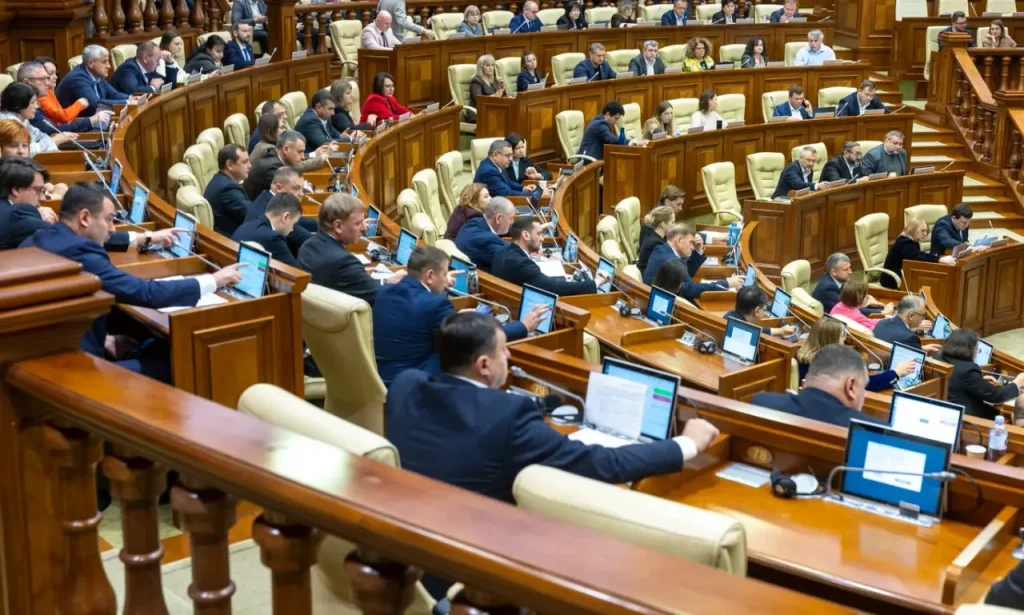 Deputații se întrunesc joi în ședință plenară. Denunțarea altor două acorduri încheiate pe platforma CSI, pe agendă