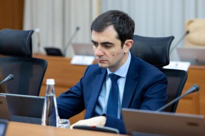 Guvernul schimbă regulile pentru mai multe afaceri. Ce obligații dispar și cine va economisi bani