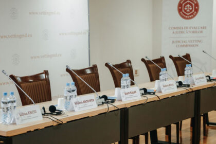 O judecătoare de la Judecătoria Chișinău, care examinează dosare de corupție, riscă să nu promoveze evaluarea externă