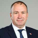 Deputatul PAS a propus majorarea salariilor în instituția în care lucrează soția sa