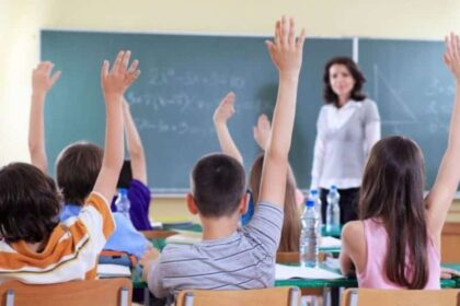 Indemnizații de 200.000 de lei pentru profesorii care acceptă să predea în limba română în Găgăuzia și Taraclia
